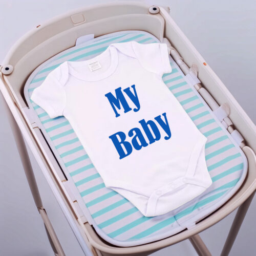 Egyedileg feliratozható rövid ujjú babaruha – névvel vagy saját szöveggel